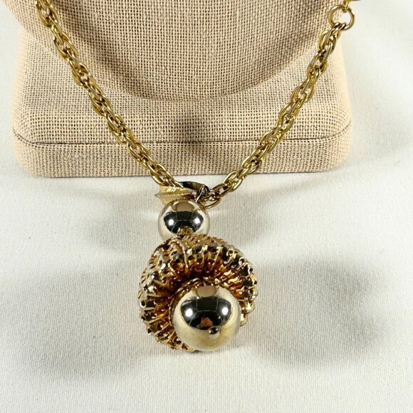 SPECTACULAR 50's BAUBLE GOLD TONE PENDANT W/BEAUTIFUL 24” GOLD TONE ROPE CHAIN - Picture 6 of 11